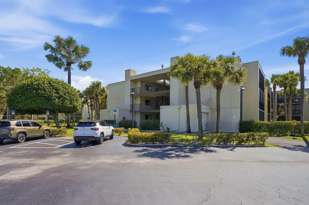5130 Las Verdes Circle Delray Beach FL 33484