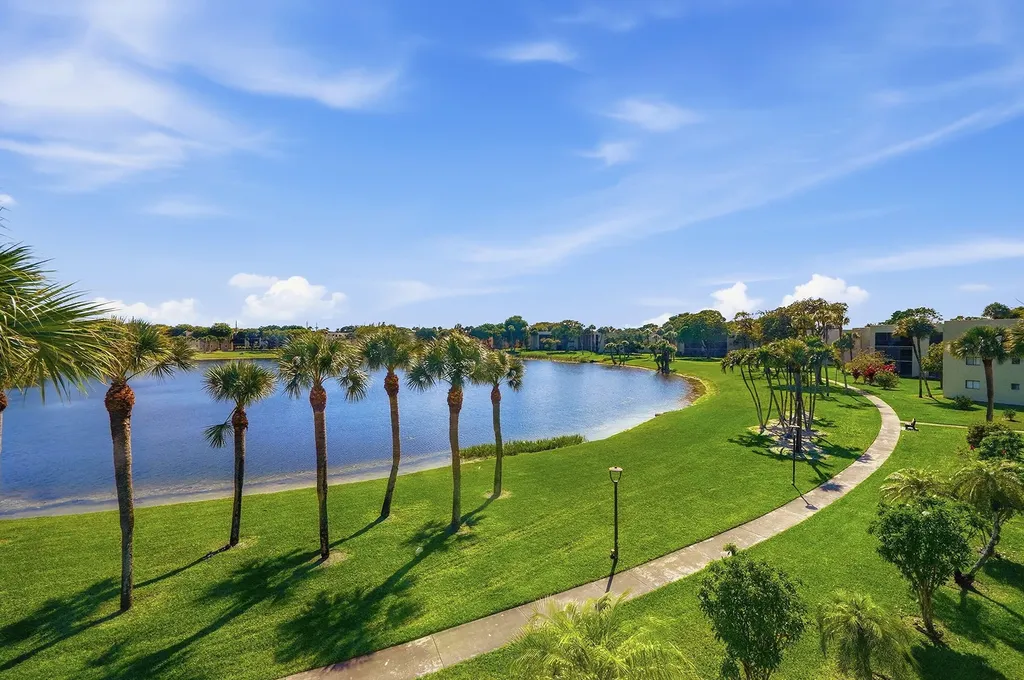5130 Las Verdes Circle Delray Beach FL 33484