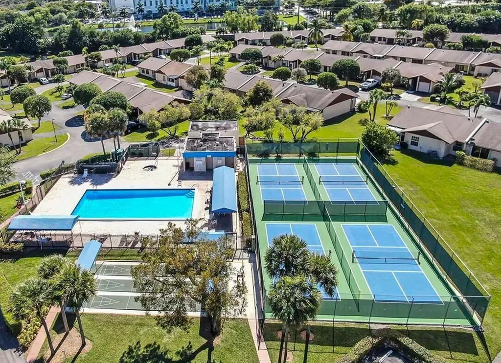 5130 Las Verdes Circle Delray Beach FL 33484