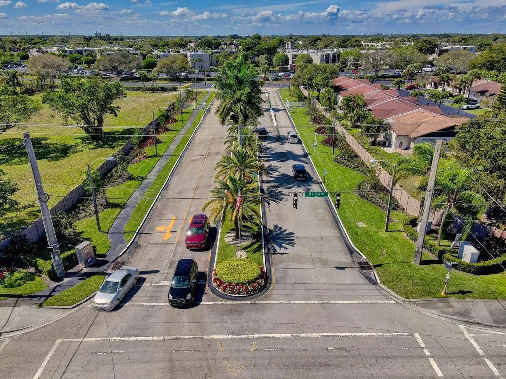 5130 Las Verdes Circle Delray Beach FL 33484
