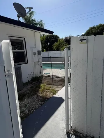 1014 W Drew Street Lantana FL 33462