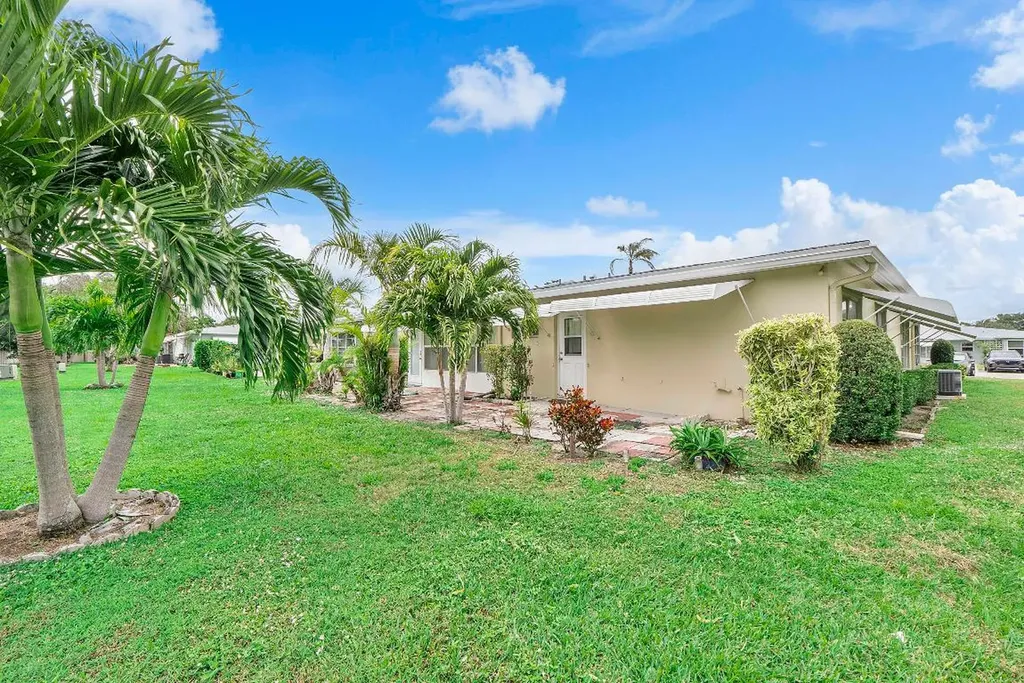 212 High Point Terrace W Delray Beach FL 33445