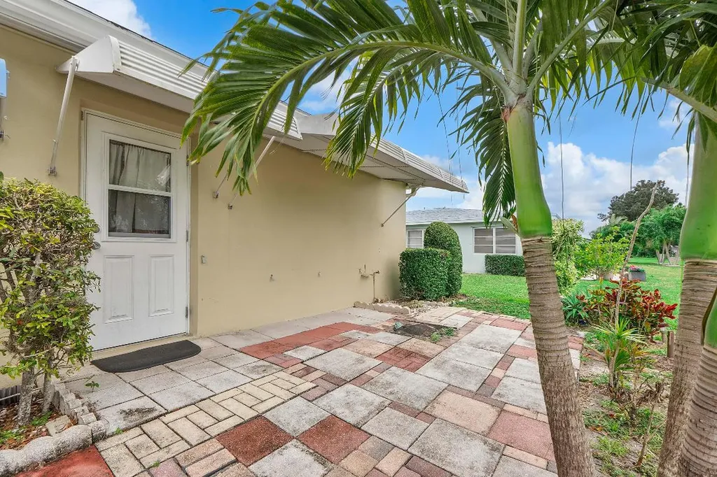 212 High Point Terrace W Delray Beach FL 33445