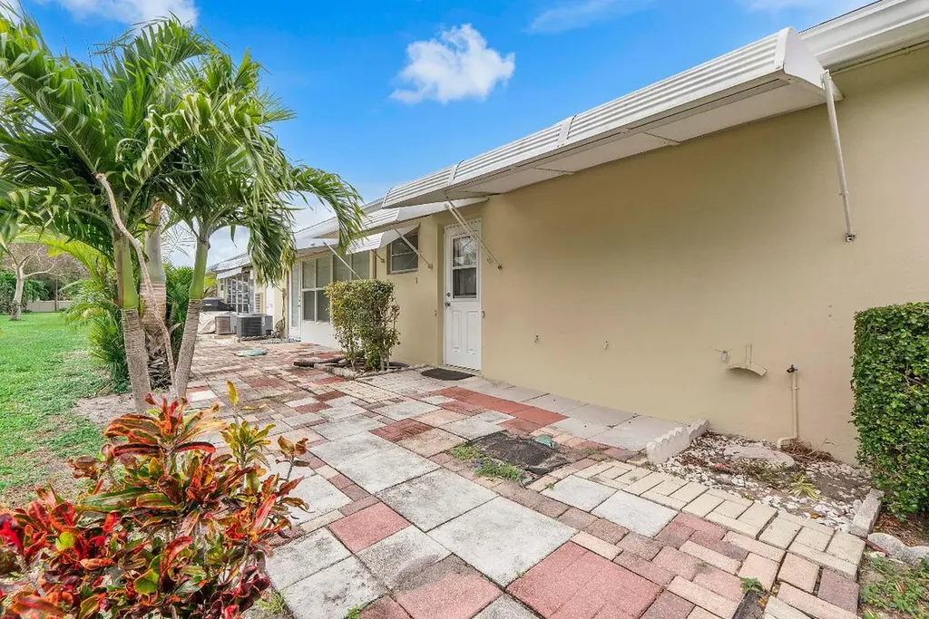212 High Point Terrace W Delray Beach FL 33445
