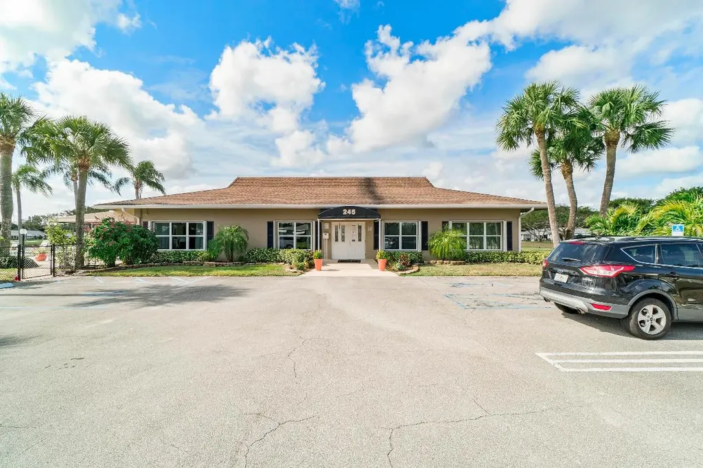 212 High Point Terrace W Delray Beach FL 33445