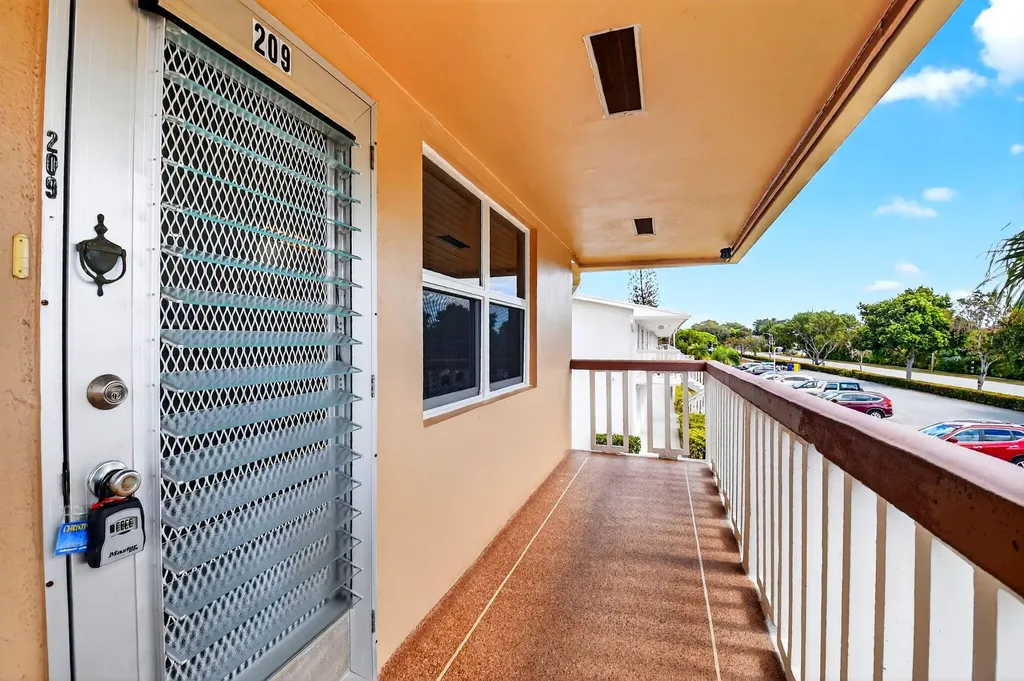 209 Somerset K West Palm Beach FL 33417