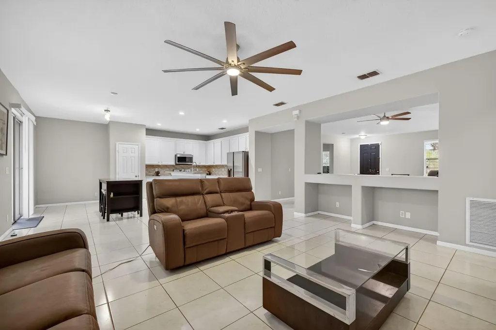 5806 NW Breezy Brook Court Port St Lucie FL 34986
