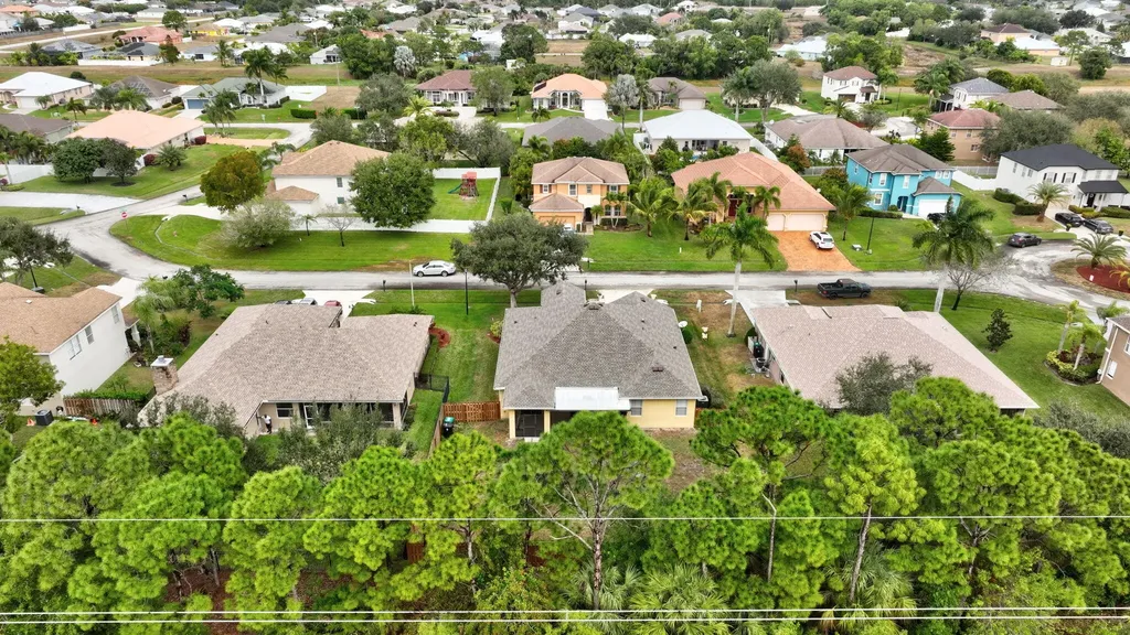 5806 NW Breezy Brook Court Port St Lucie FL 34986