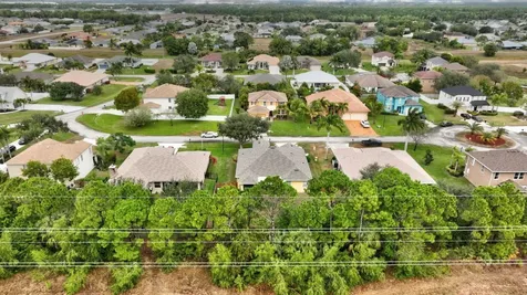 5806 NW Breezy Brook Court Port St Lucie FL 34986