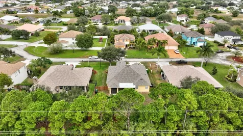 5806 NW Breezy Brook Court Port St Lucie FL 34986