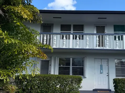 240 Northampton L West Palm Beach FL 33417