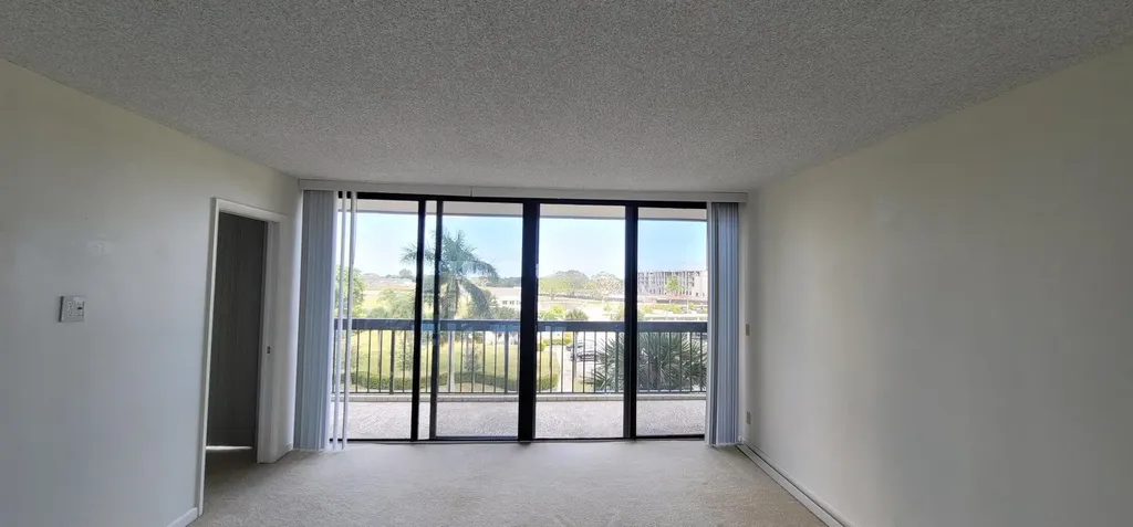 2425 Presidential Way West Palm Beach FL 33401