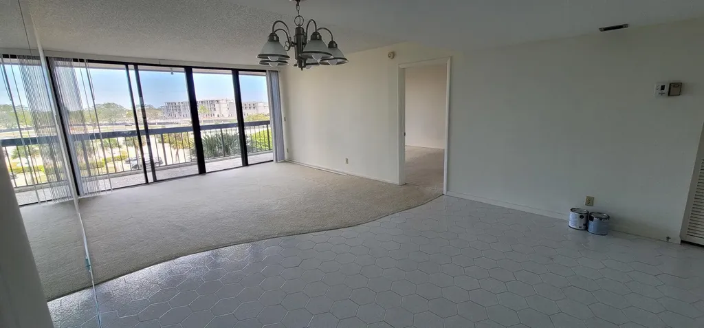 2425 Presidential Way West Palm Beach FL 33401