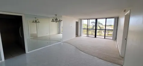 2425 Presidential Way West Palm Beach FL 33401