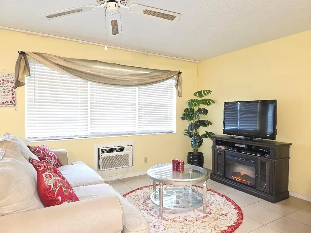 204 Kent L West Palm Beach FL 33417