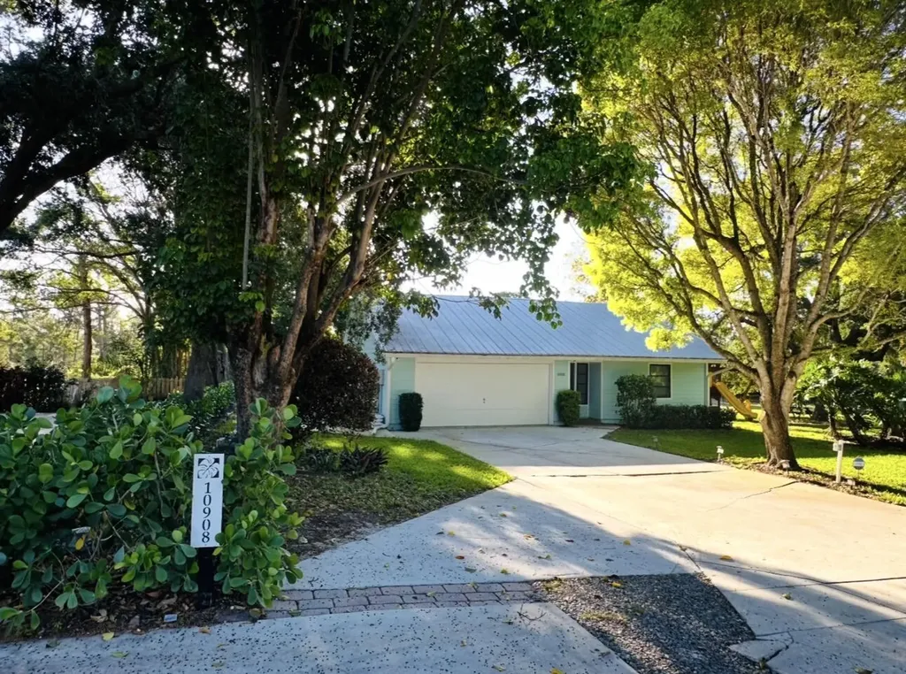 10908 SE Hobart Street Jupiter FL 33469