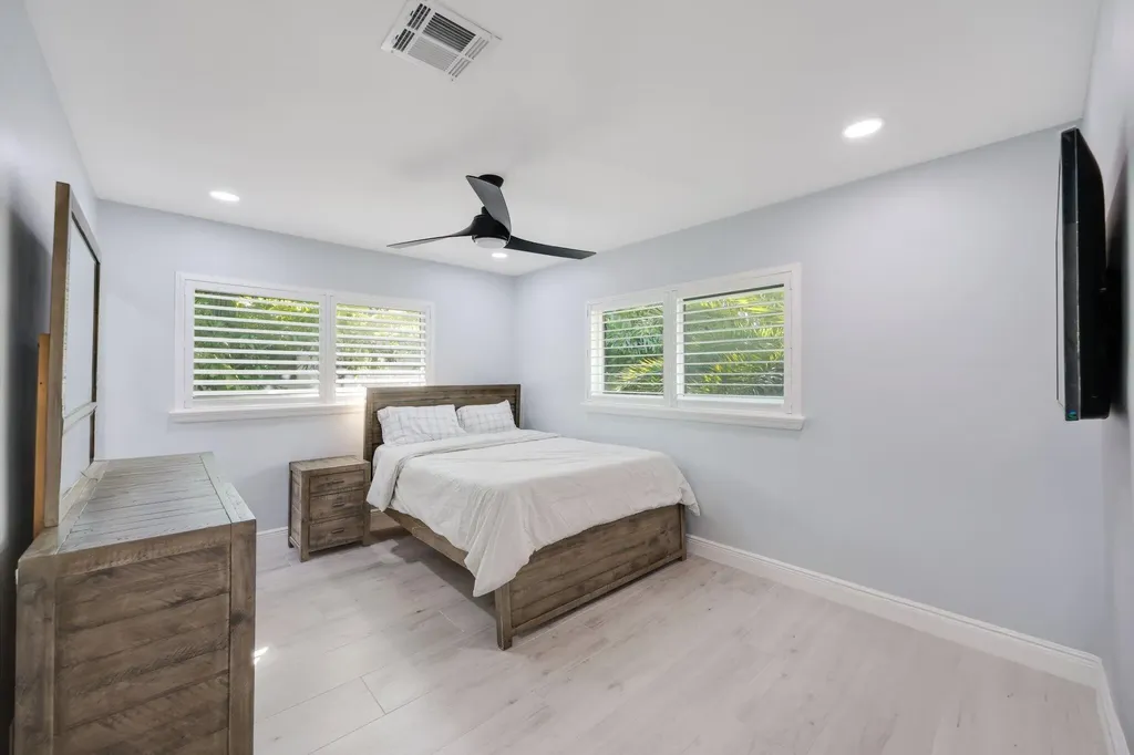 830 SE 22nd Avenue Pompano Beach FL 33062