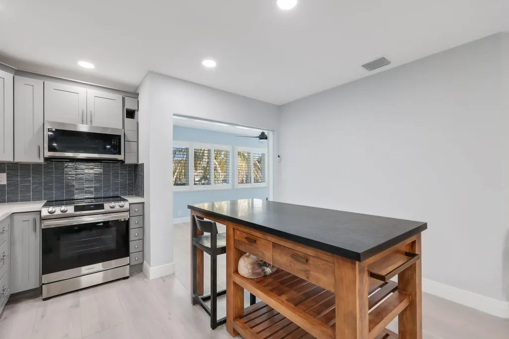 830 SE 22nd Avenue Pompano Beach FL 33062