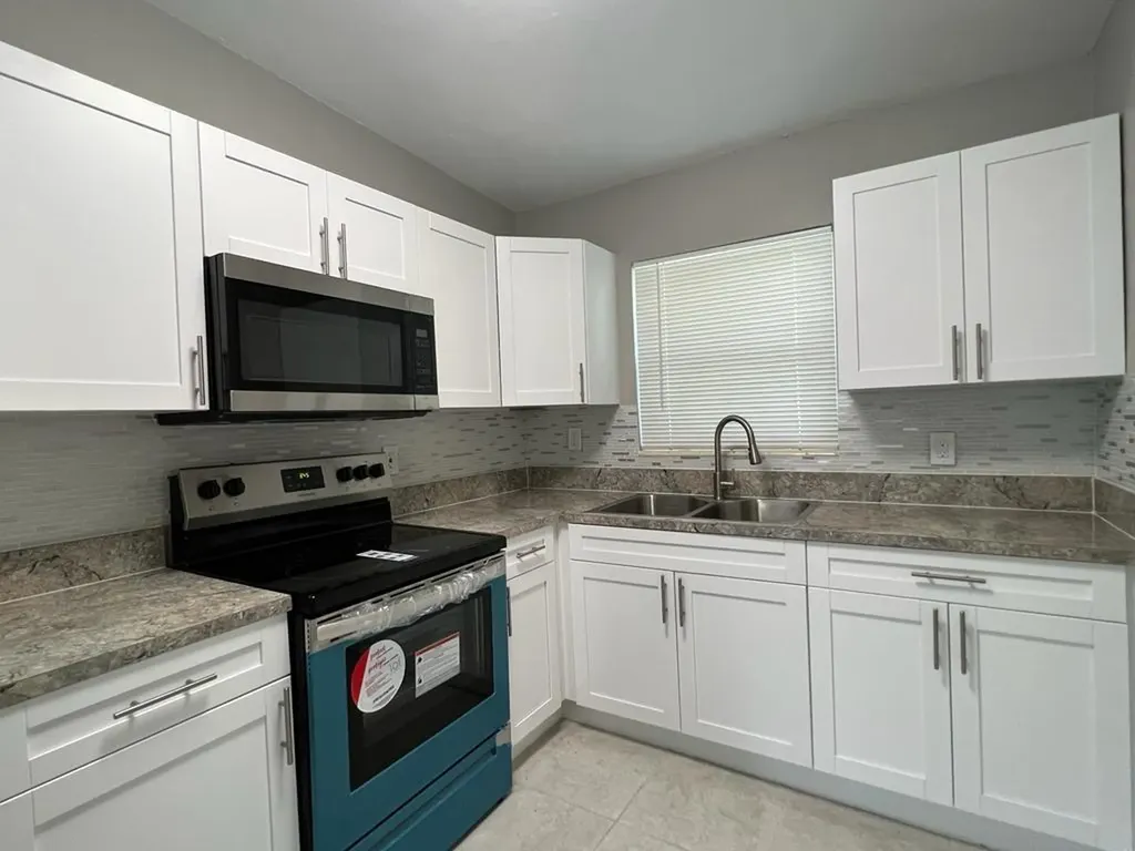 3990 Plum Tree Drive Lake Worth FL 33462