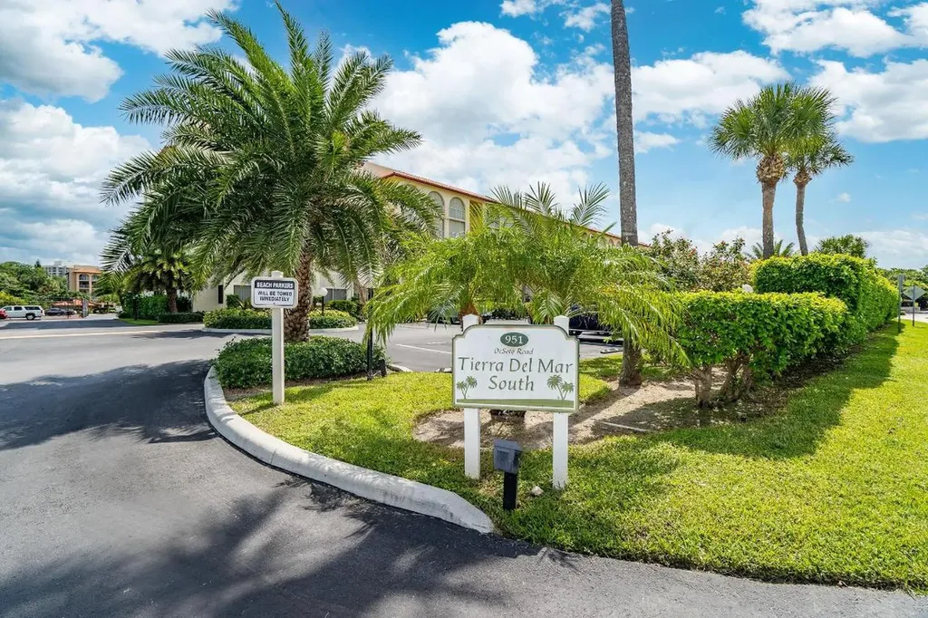 951 De Soto Road Boca Raton FL 33432