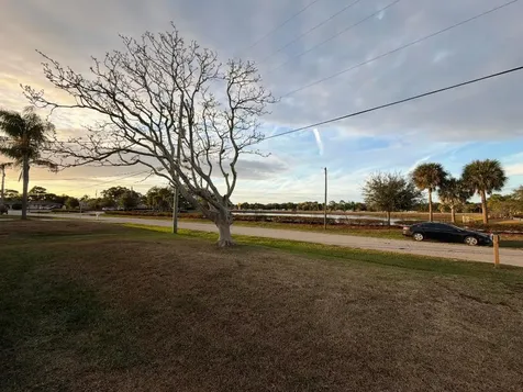 892 SE Atlantus Avenue Port St Lucie FL 34983