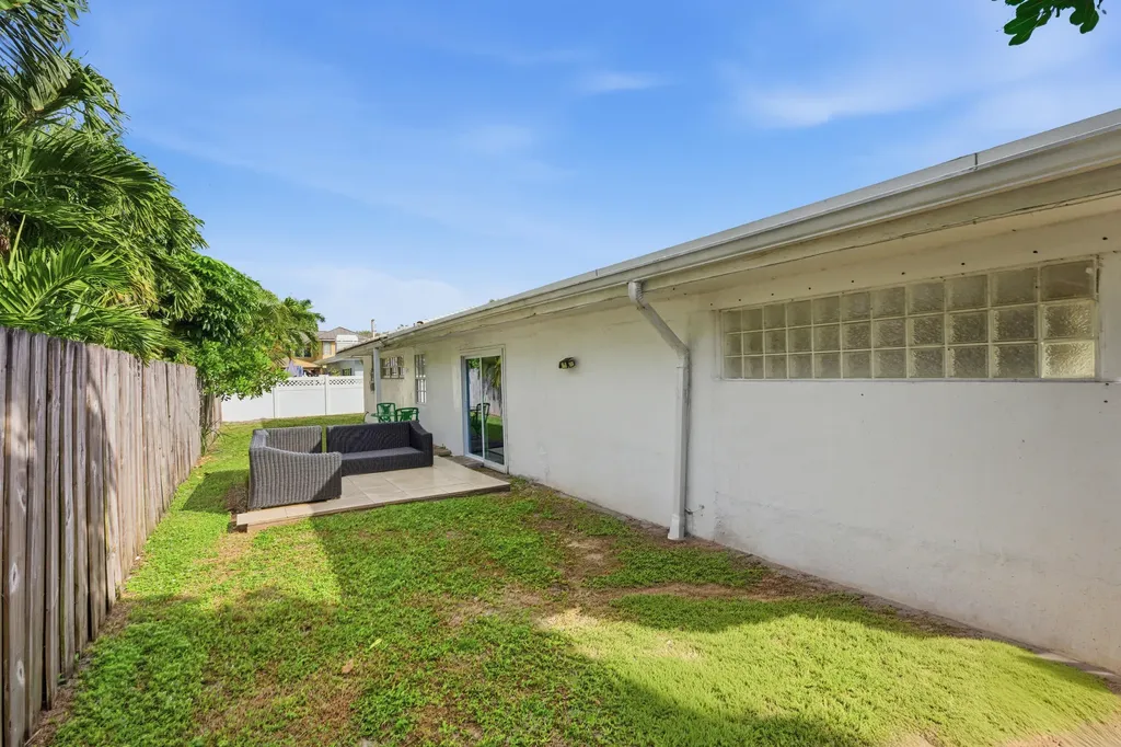 4421 NE 23rd Avenue Lighthouse Point FL 33064