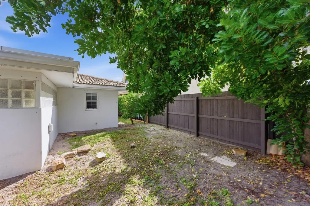 4421 NE 23rd Avenue Lighthouse Point FL 33064
