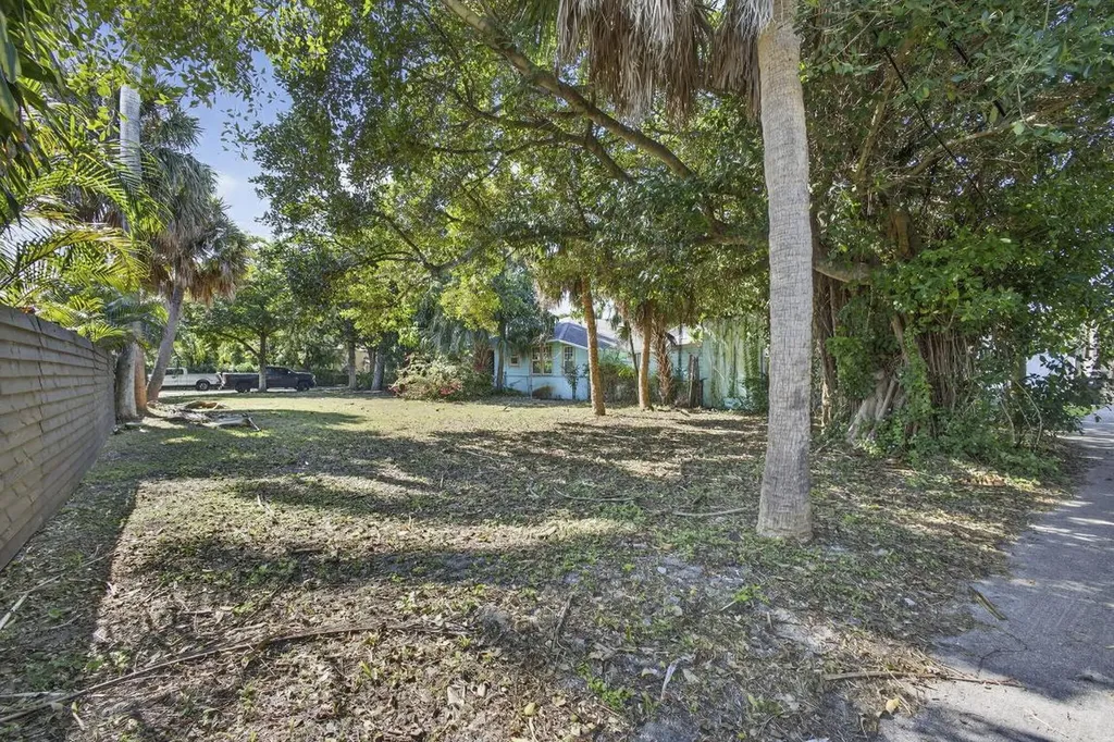 427 32nd Street West Palm Beach FL 33407