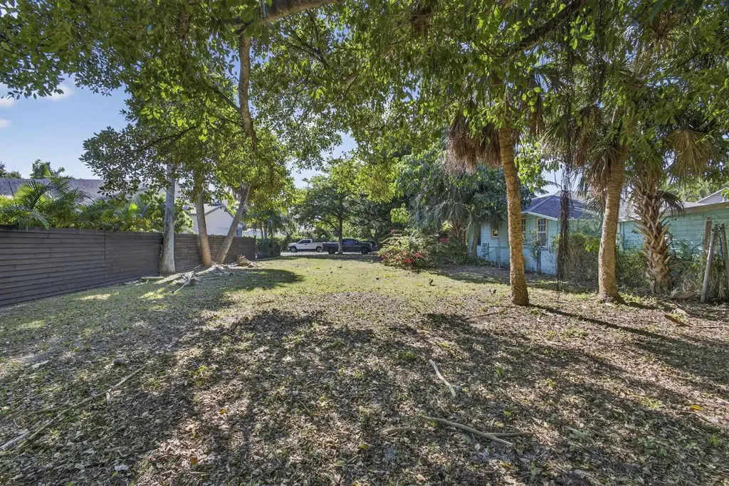 427 32nd Street West Palm Beach FL 33407