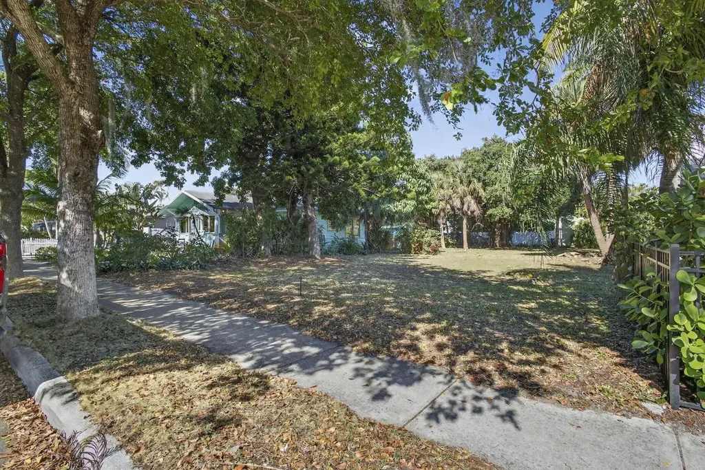427 32nd Street West Palm Beach FL 33407