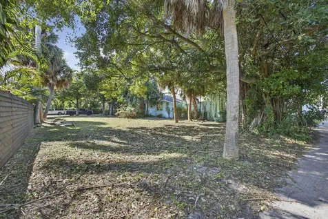 427 32nd Street West Palm Beach FL 33407
