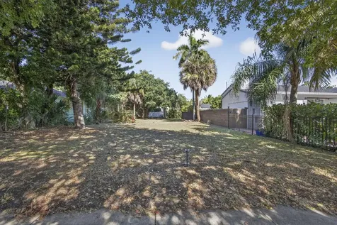 427 32nd Street West Palm Beach FL 33407