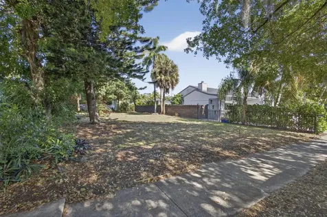 427 32nd Street West Palm Beach FL 33407