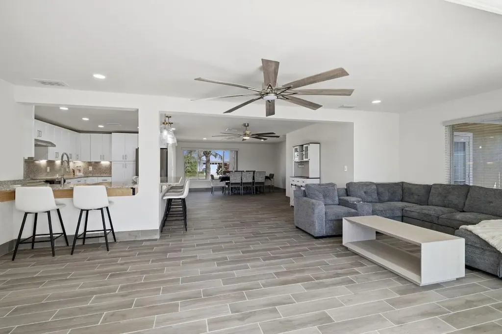 1636 SE 39th Street Cape Coral FL 33904