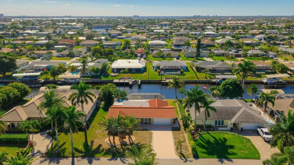 1636 SE 39th Street Cape Coral FL 33904