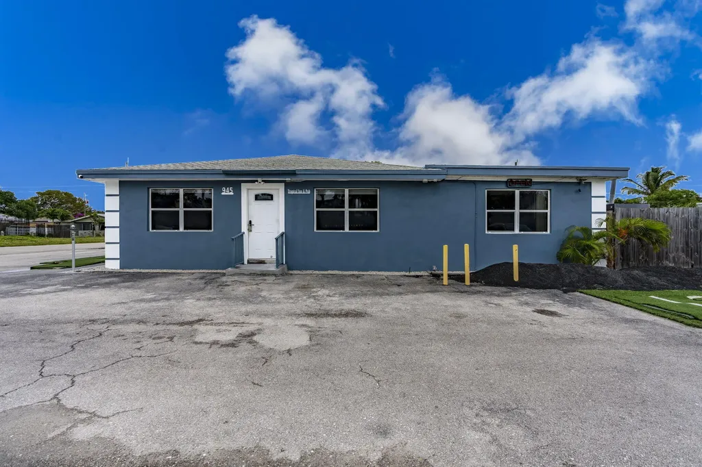 945 Miner Road Lake Worth FL 33462