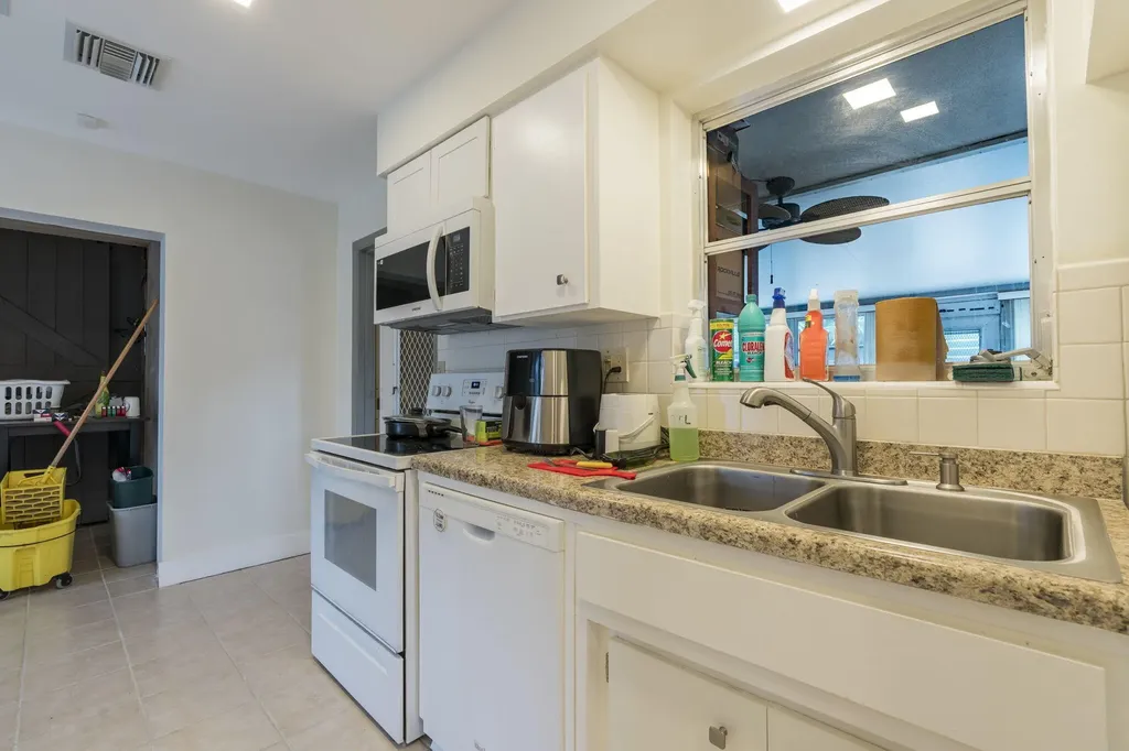945 Miner Road Lake Worth FL 33462