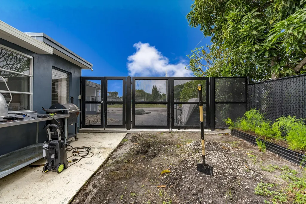 945 Miner Road Lake Worth FL 33462