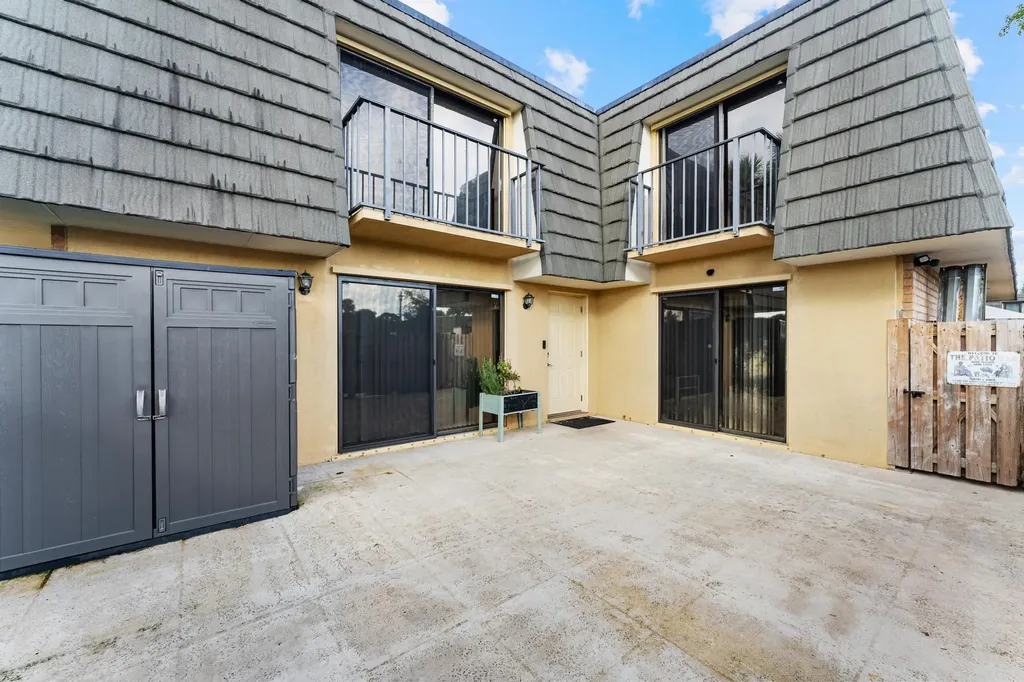 2410 24th Way West Palm Beach FL 33407