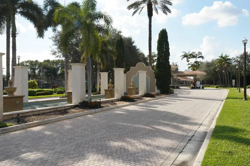 7518 Via Grande Boynton Beach FL 33437