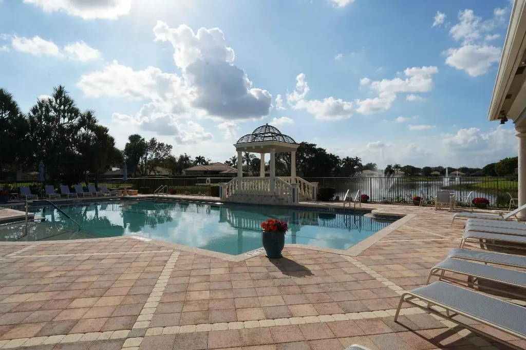 7518 Via Grande Boynton Beach FL 33437