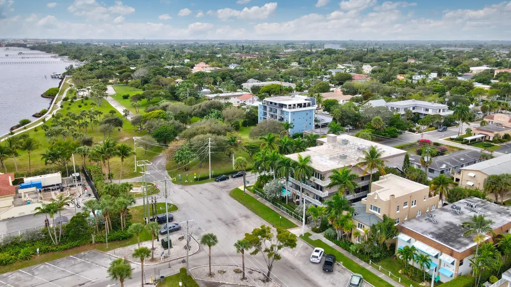 129 S Golfview Road Lake Worth Beach FL 33460