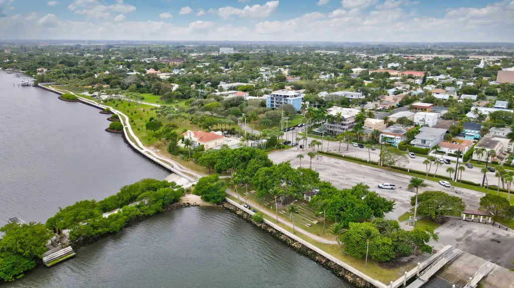 129 S Golfview Road Lake Worth Beach FL 33460