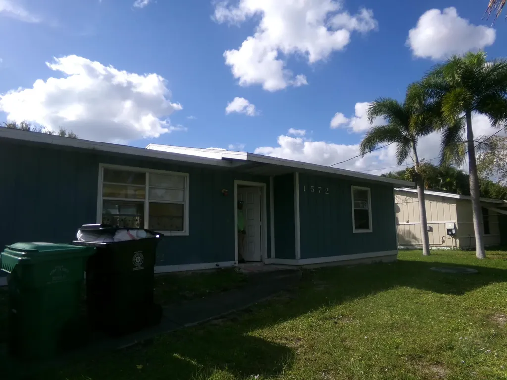 1572 SW Bayshore Boulevard Port St Lucie FL 34983