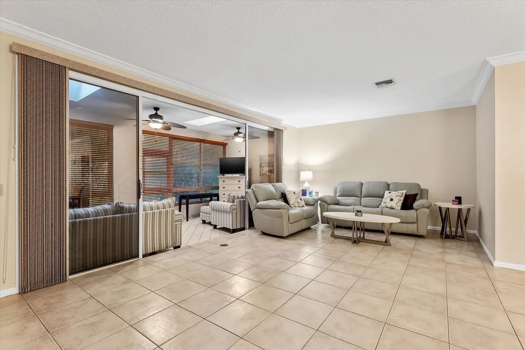6757 Via Regina Boca Raton FL 33433