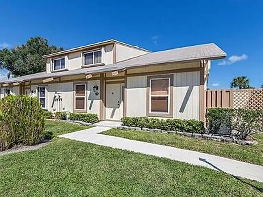 211 Maplecrest Circle Jupiter FL 33458