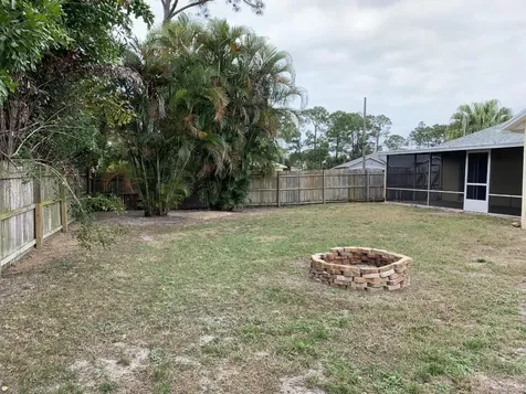 998 SW N Globe Avenue Port St Lucie FL 34953