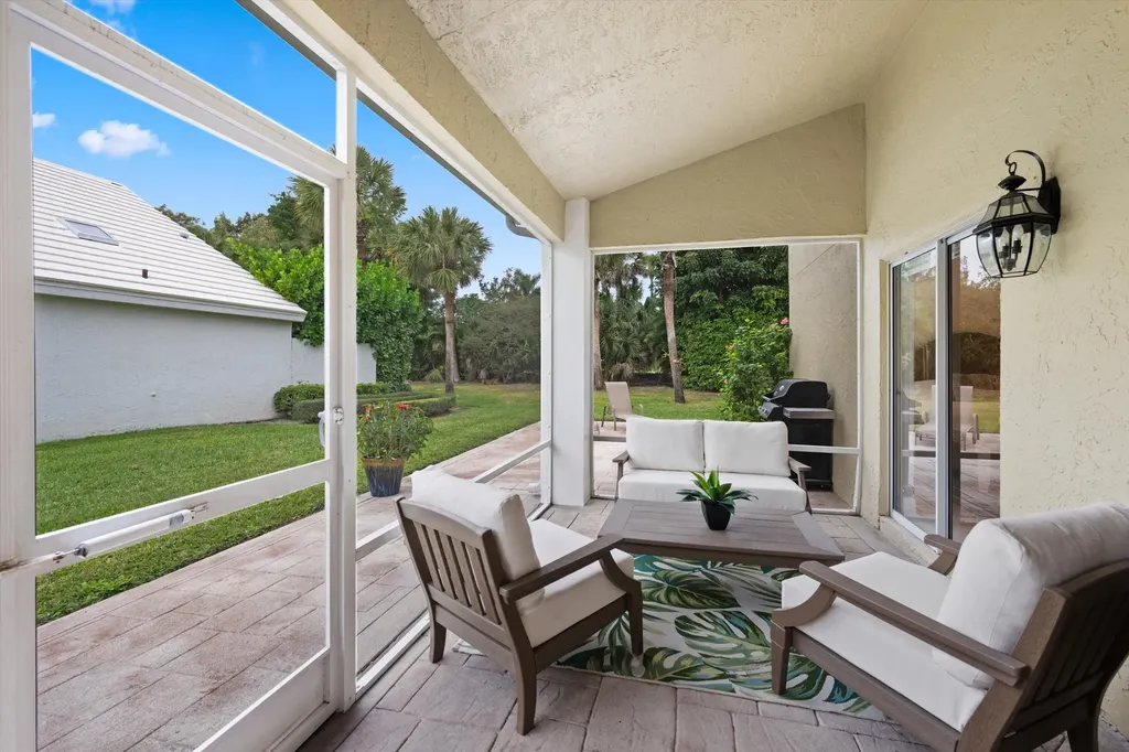 9221 Heathridge Drive West Palm Beach FL 33411