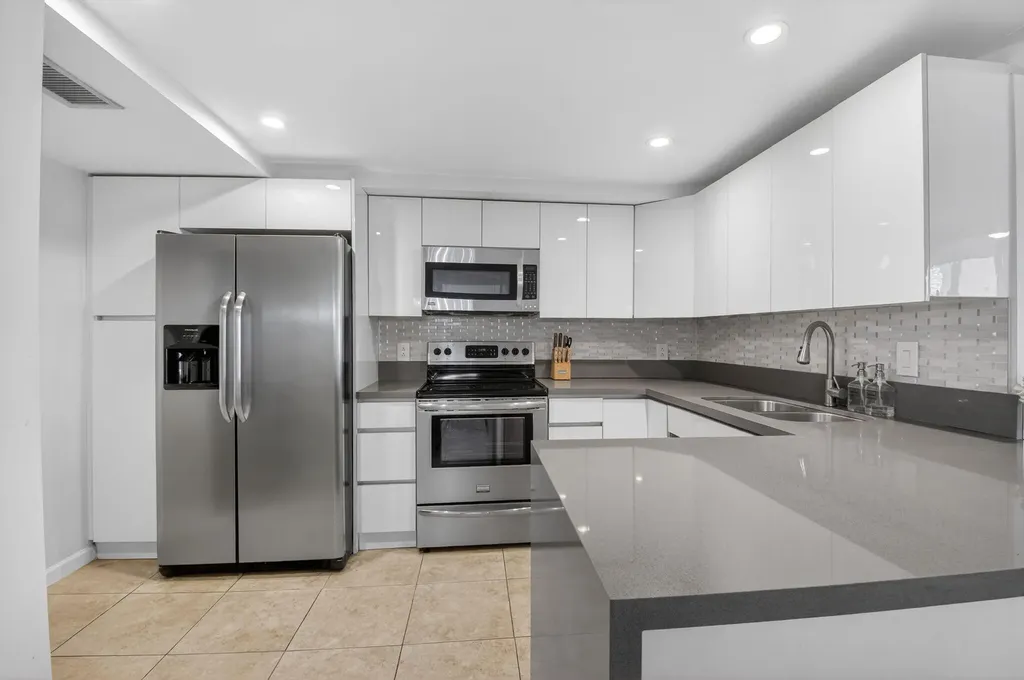 5280 NW 2nd Avenue Boca Raton FL 33487