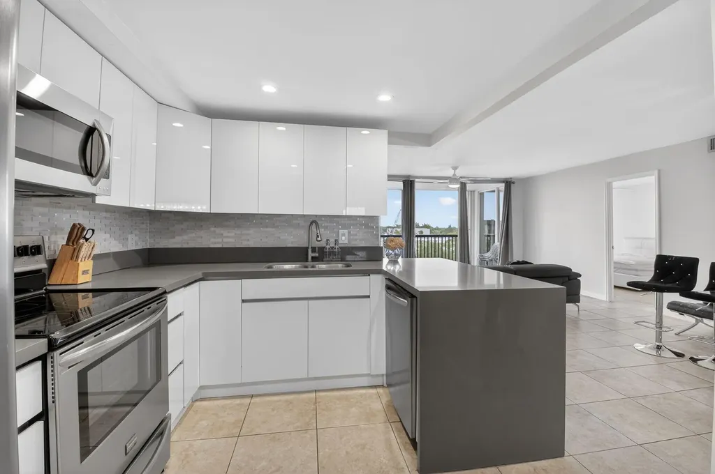 5280 NW 2nd Avenue Boca Raton FL 33487